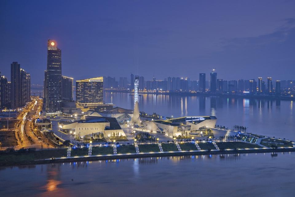 1542868725995419.jpg 002-riverside-cultural-park-in-changsha-china-by-taozhi-studio-architectural-design-and-research-institute-of-scut-960x640.jpg
