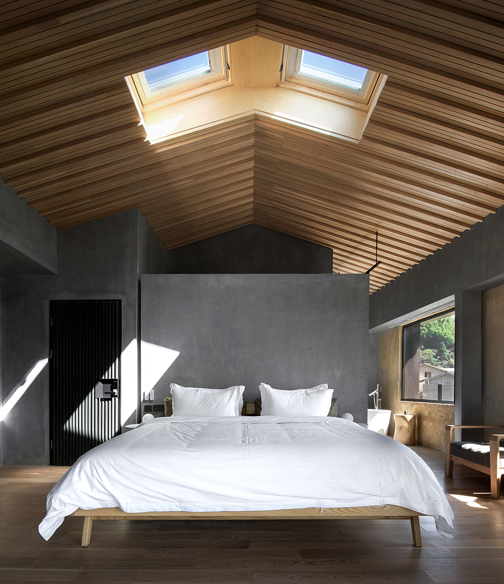 床顶部的屋面加设天窗©存在建筑.jpg