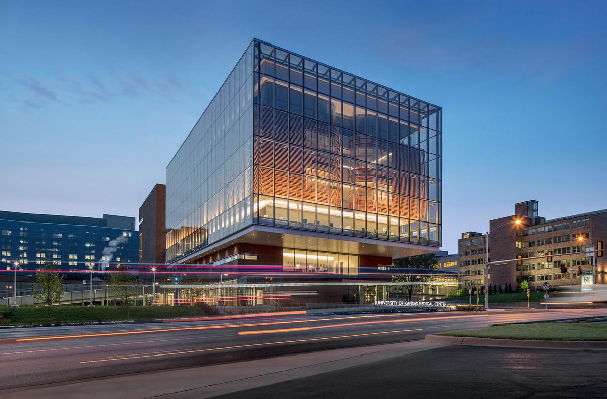 1544779567950077.jpg medical-center-university-of-kansas-co-architects-architecture-kansas-city-usa_dezeen_2364_col_0-852x560.jpg