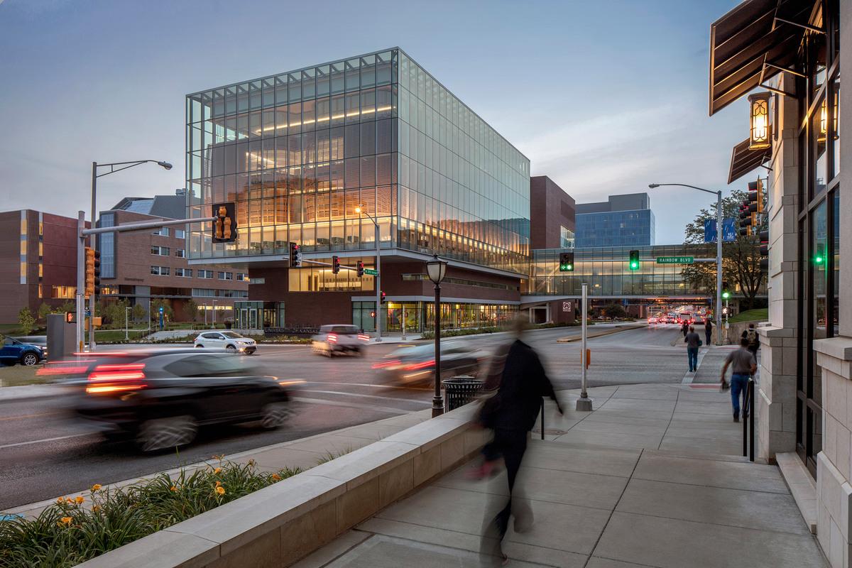 1544779968623183.jpg medical-center-university-of-kansas-co-architects-architecture-kansas-city-usa_dezeen_2364_col_1-852x568.jpg