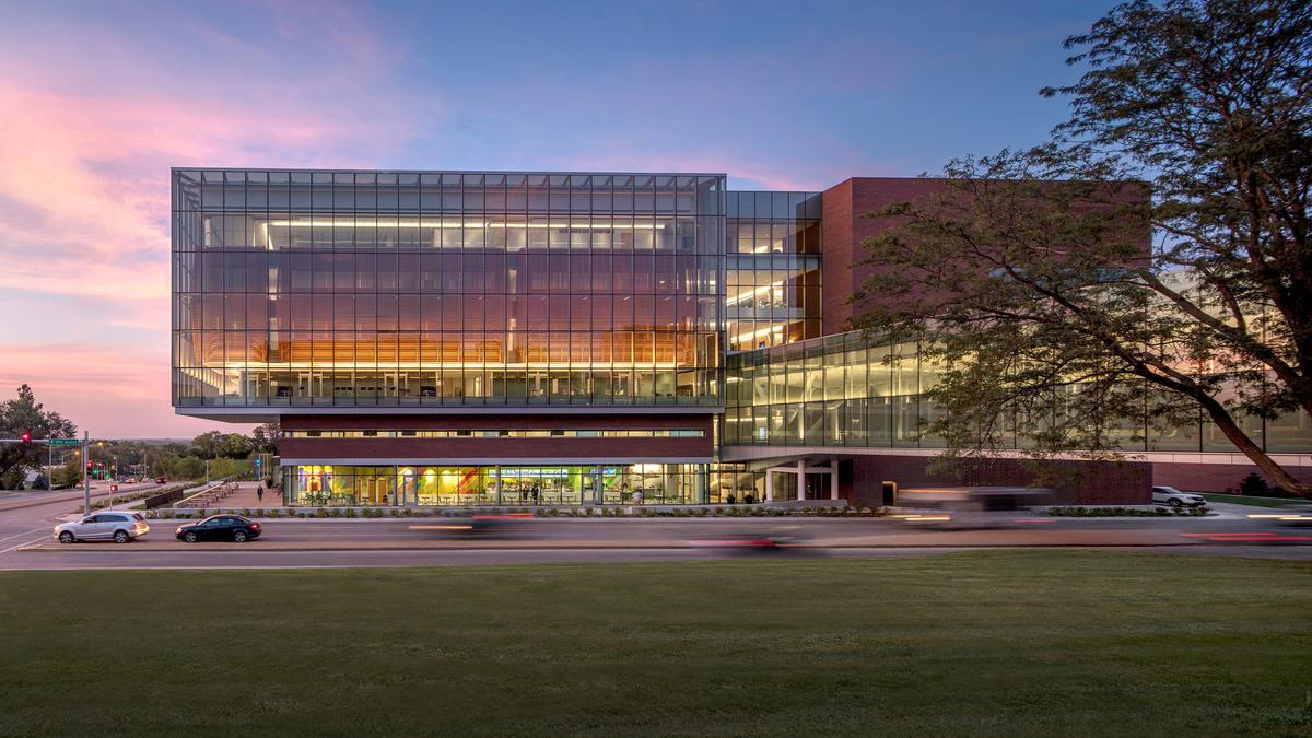 1544780073927150.jpg medical-center-university-of-kansas-co-architects-architecture-kansas-city-usa_dezeen_2364_col_4-852x479.jpg
