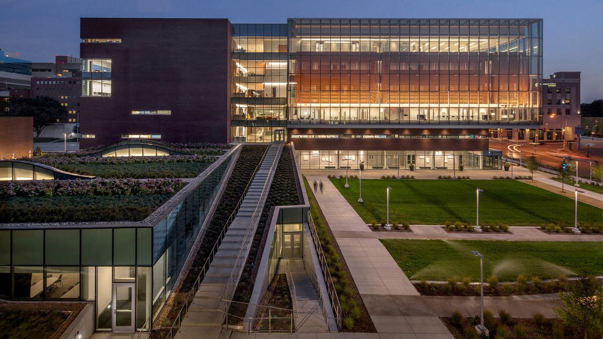 1544780404228527.jpg medical-center-university-of-kansas-co-architects-architecture-kansas-city-usa_dezeen_2364_col_3-852x479.jpg