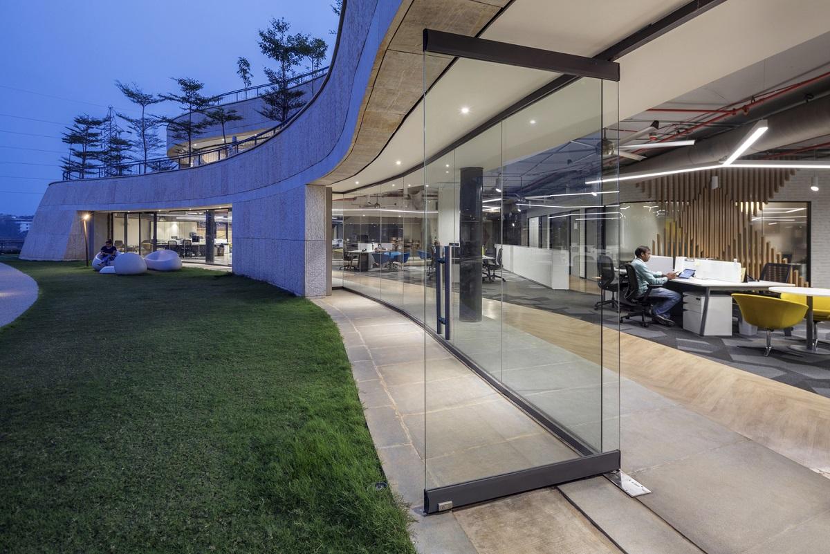 1546189173754298.jpg 21.Green_terraces_as_extension_of_indoor_office_space.jpg