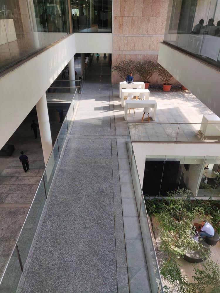 1546189969608534.jpg 5c.visually_Connecting_courtyards_and_office.jpg