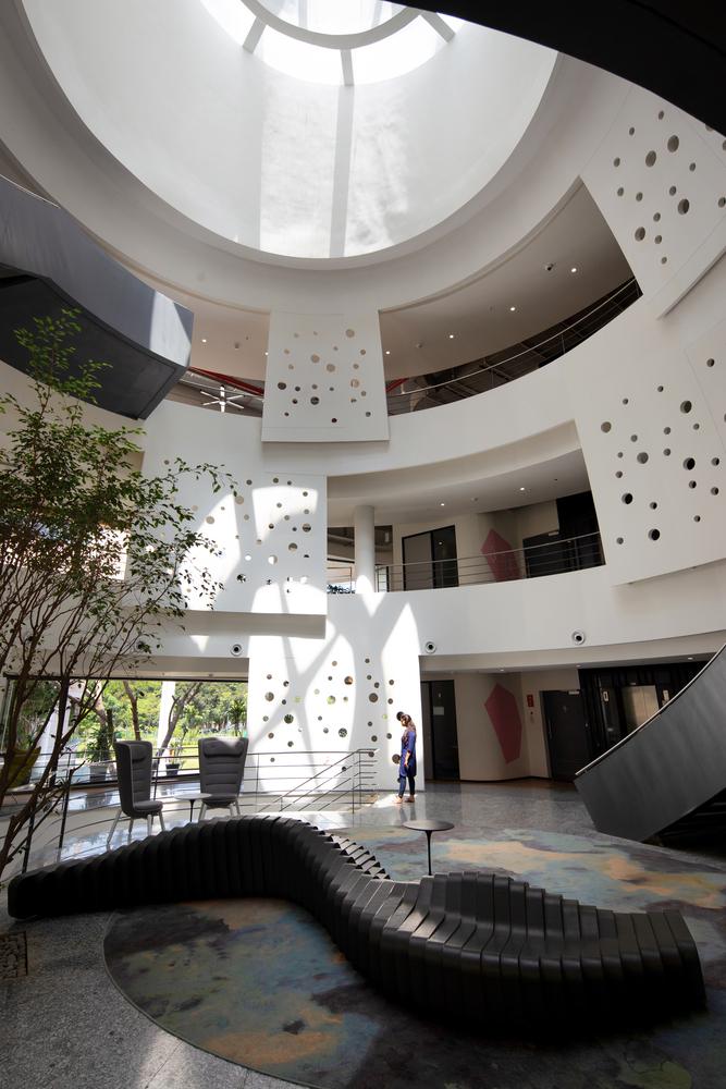 1546191108434094.jpg 18.Voluminuous_atrium_establising_vertical_connectivity.jpg
