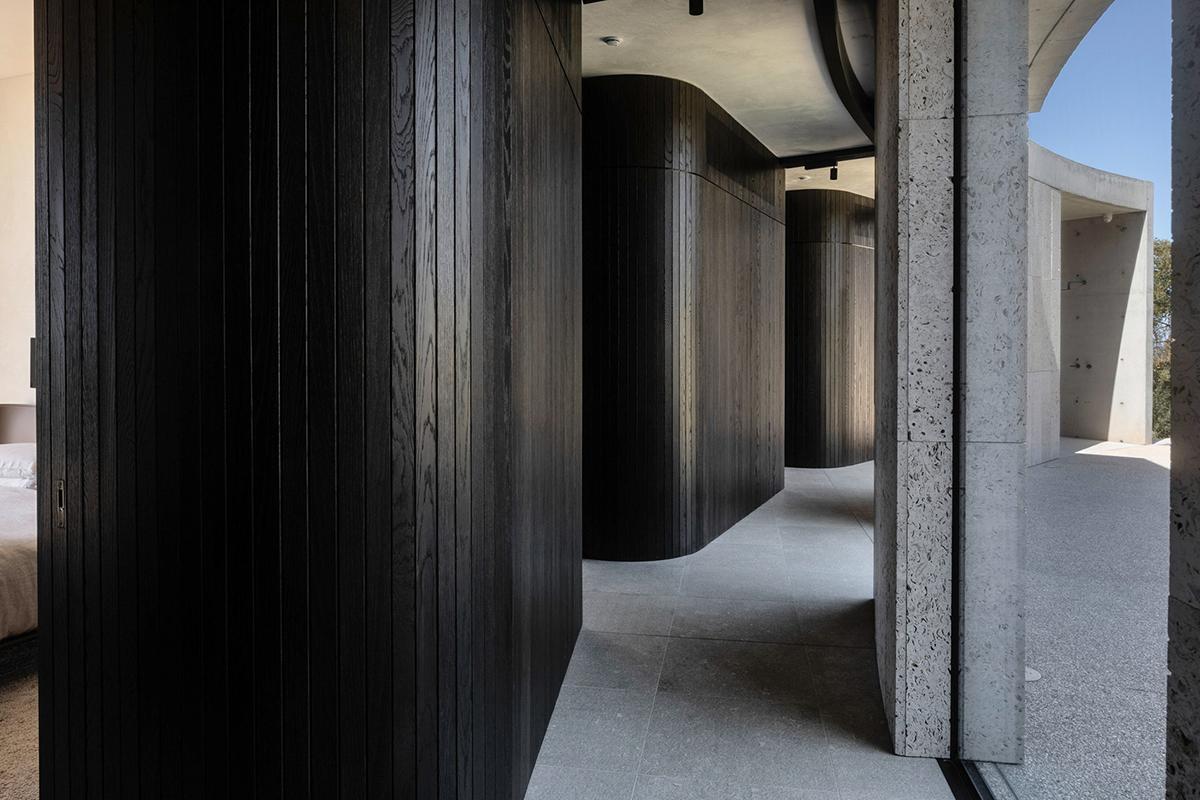 tidal-arc-house-woods-bagot-architecture-residential-melbourne-australia-concrete_dezeen_1704_col_4.jpg