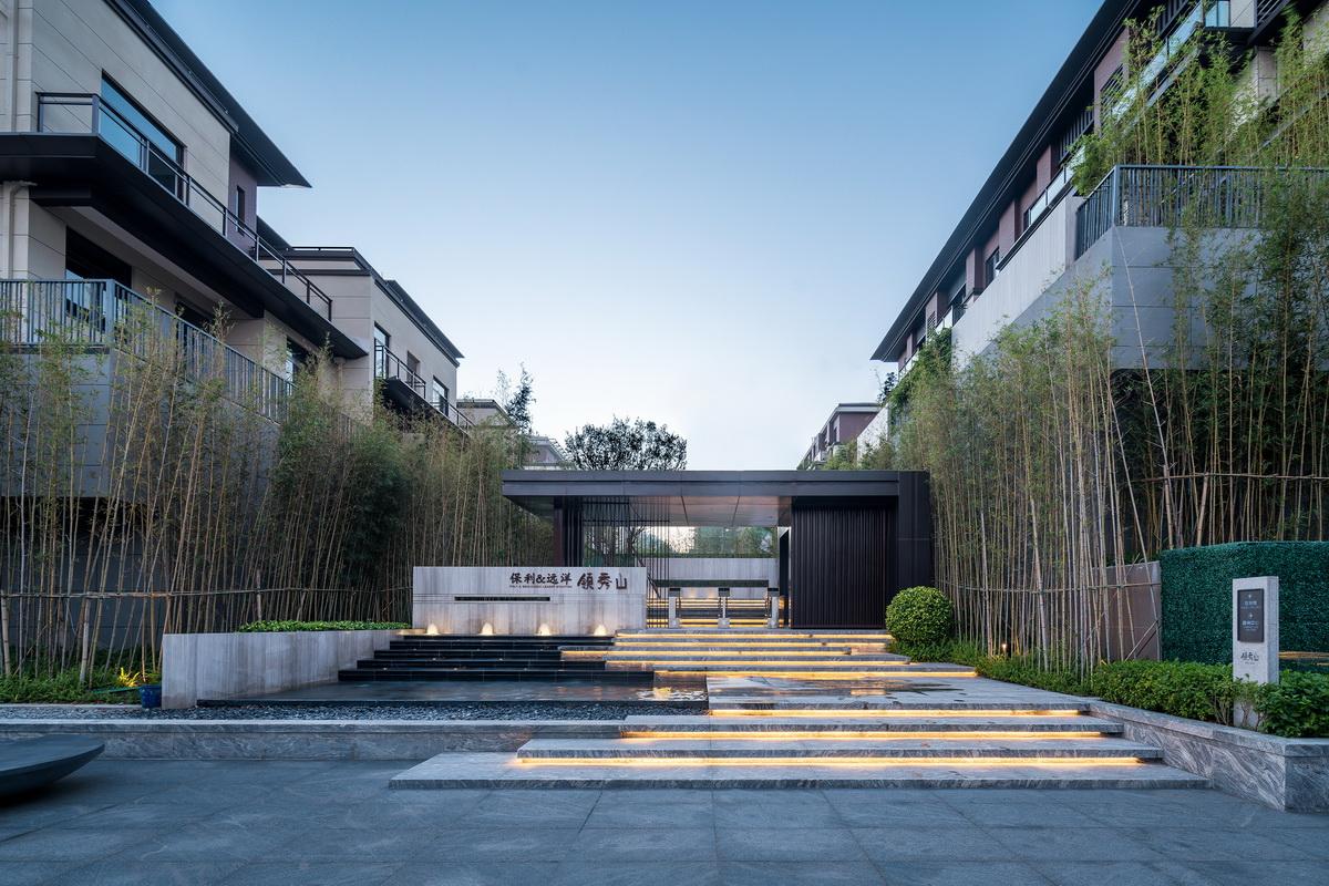 1555051676863131.jpg 调整大小 领秀山艺术馆西侧高端居住区入口.jpg