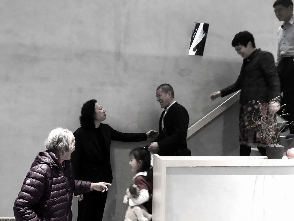 1562910821975926.jpg m1_excited_family_in_the_new_house_._AZL_ARCHITECTS.jpg