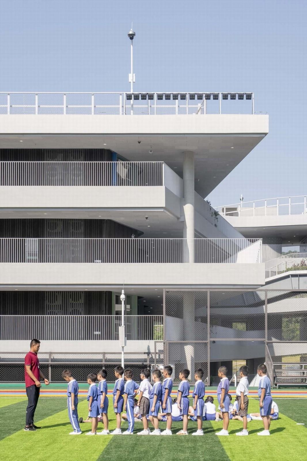 城市中的“山谷庭院”：深圳红岭实验小学 / 源计划建筑师事务所