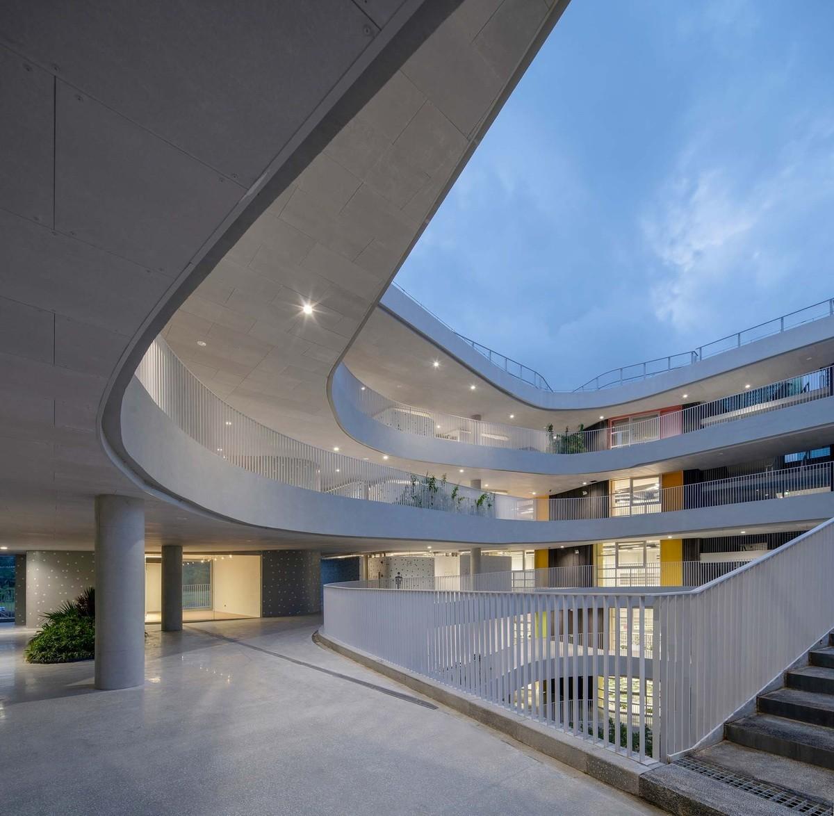 城市中的“山谷庭院”：深圳红岭实验小学 / 源计划建筑师事务所