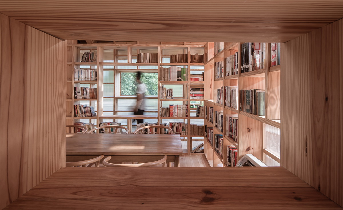 29.书架框内窥视阅读空间 Peeking into the reading space inside the shelves_调整大小.jpg