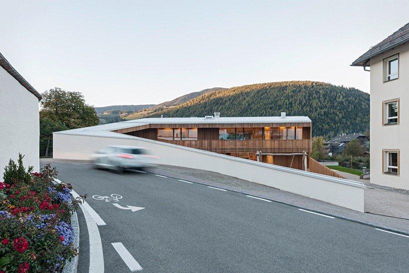 feld72-kindergarten-valdaora-di-sotto-tyrol-designboom-02