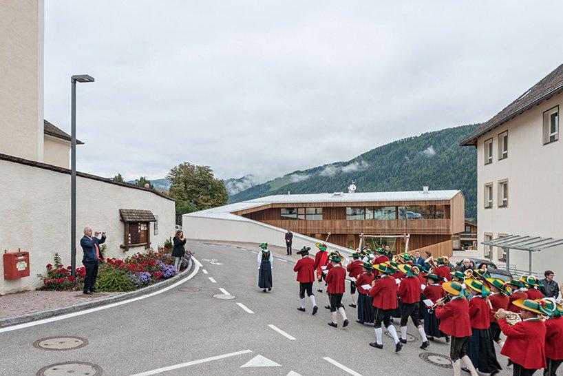 feld72-kindergarten-valdaora-di-sotto-tyrol-designboom-03