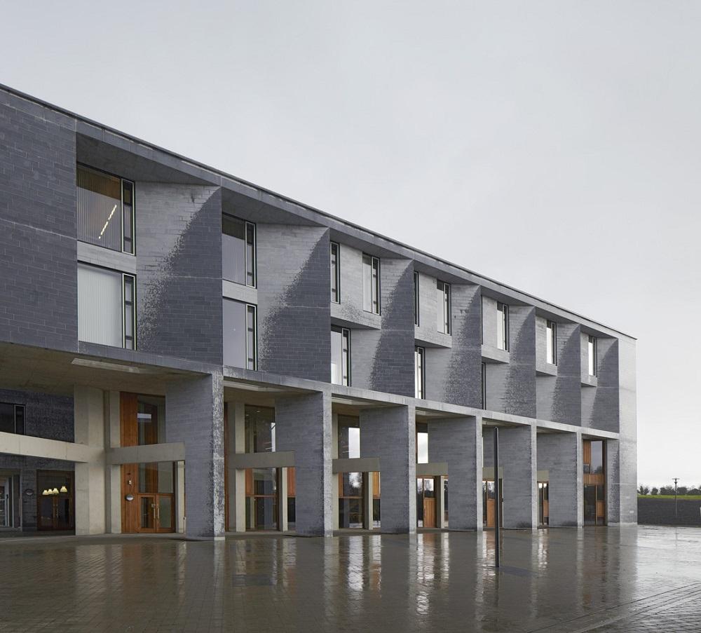 1583658052946459.jpg d1 _-_Medical_School_-_View_of_Colonnade.jpg