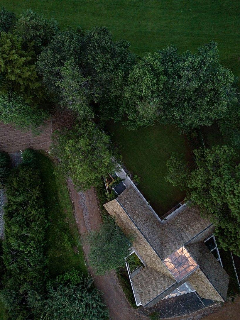 estudio-MMX-CRA-house-ecuador-designboom-014.jpg