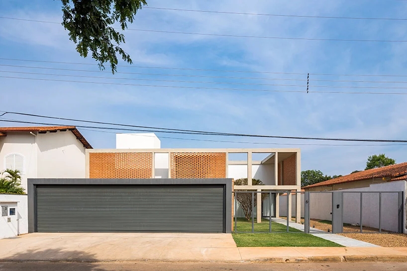 bloco-arquitetos-casa-grid-house-brasilia-designboom-13.webp.jpg