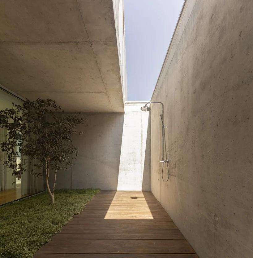 1597896600716202.jpg fcc-arquitectura-gc-house-portugal-designboom-13.webp.jpg