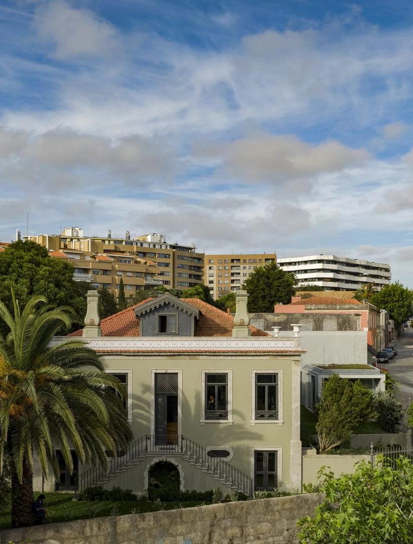 1597896656621444.jpg fcc-arquitectura-gc-house-portugal-designboom-f.webp_调整大小.jpg