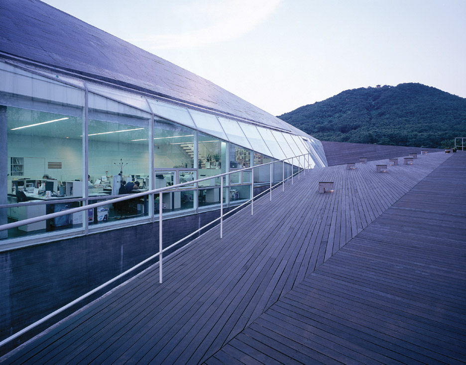 Kyomunsa-Office_Daniel-Valle-Architects_Paju-Book-City_Seoul_dezeen_936_1.jpg