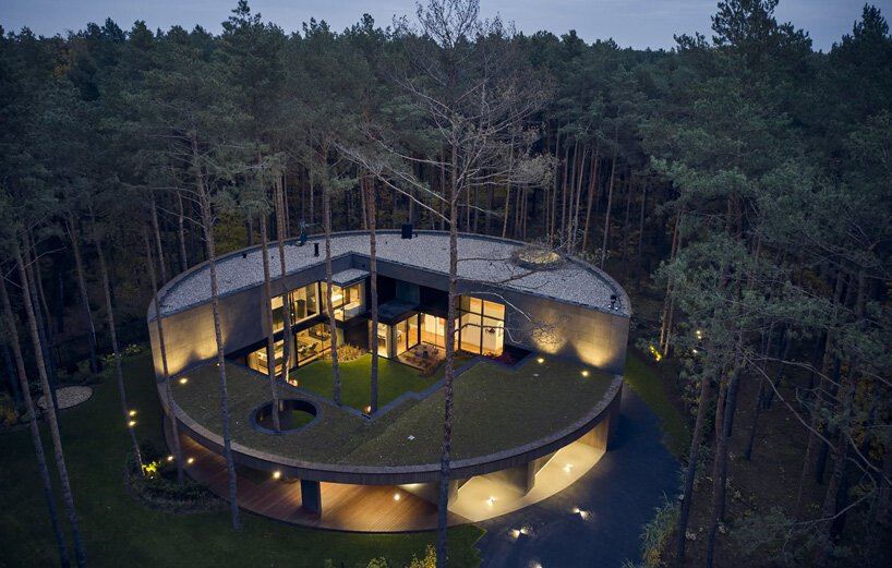 circle-wood-house-przemyslaw-olczyk-mobius-architekci-poland-designboom-1.jpg