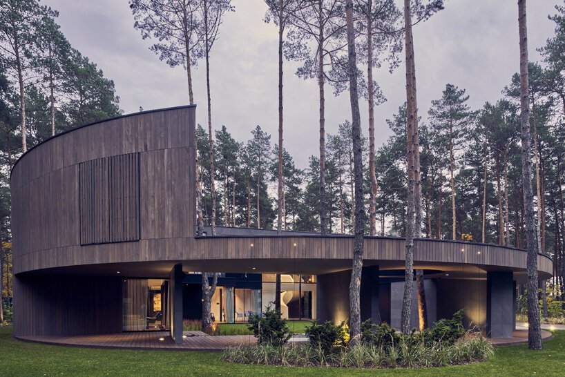 circle-wood-house-przemyslaw-olczyk-mobius-architekci-poland-designboom-4.jpg
