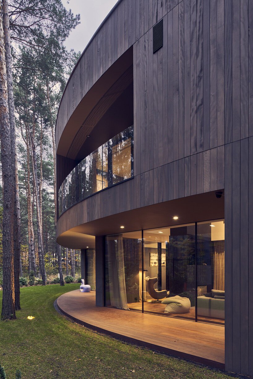 circle-wood-house-przemyslaw-olczyk-mobius-architekci-poland-designboom-10.jpg