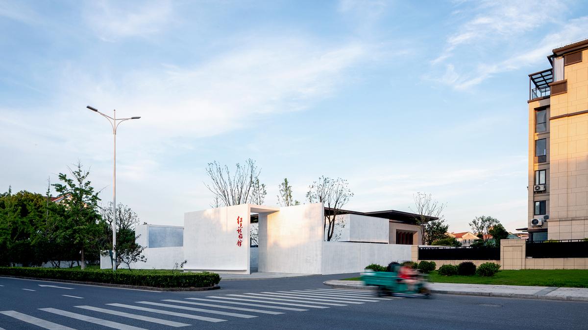 07 清晨的街角（摄影：吴卓颖）07_Street corner in the morning (Photo Zhuoying Wu).jpg