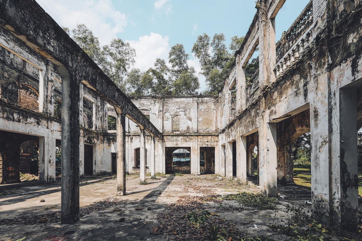 1631688640163694.jpg 调整大小 13_existing-ruin-sentul-works-courtyard-view-72-dpi.jpg