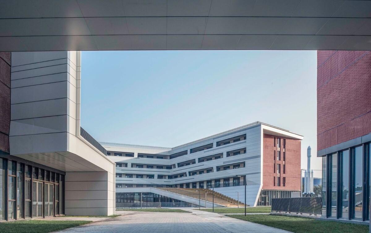 北京人大附中航天城学校 / 北京市建筑设计研究院