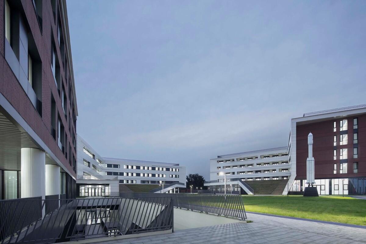 北京人大附中航天城学校 / 北京市建筑设计研究院