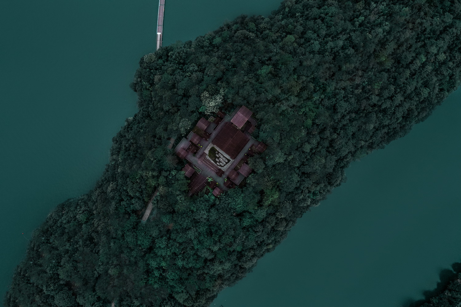 调整大小 岛屿·丛林·小木屋，island, jungle and cabin. by 徐英达，黄迪.jpg