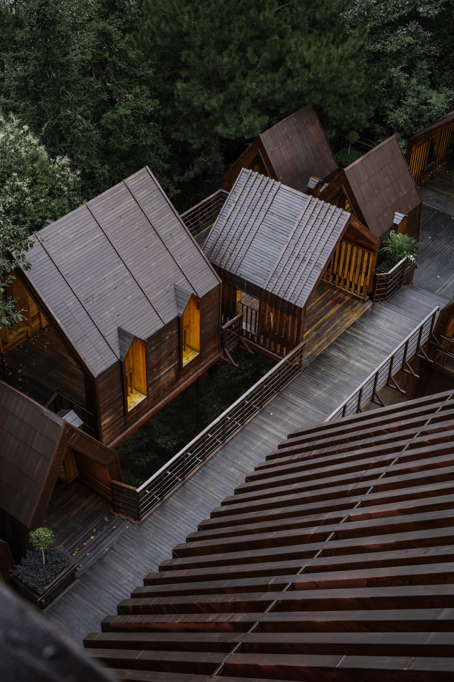 调整大小 不同类型的木屋相互组合，Different types of wooden houses are combined with each other. by 徐英达，黄迪.jpg