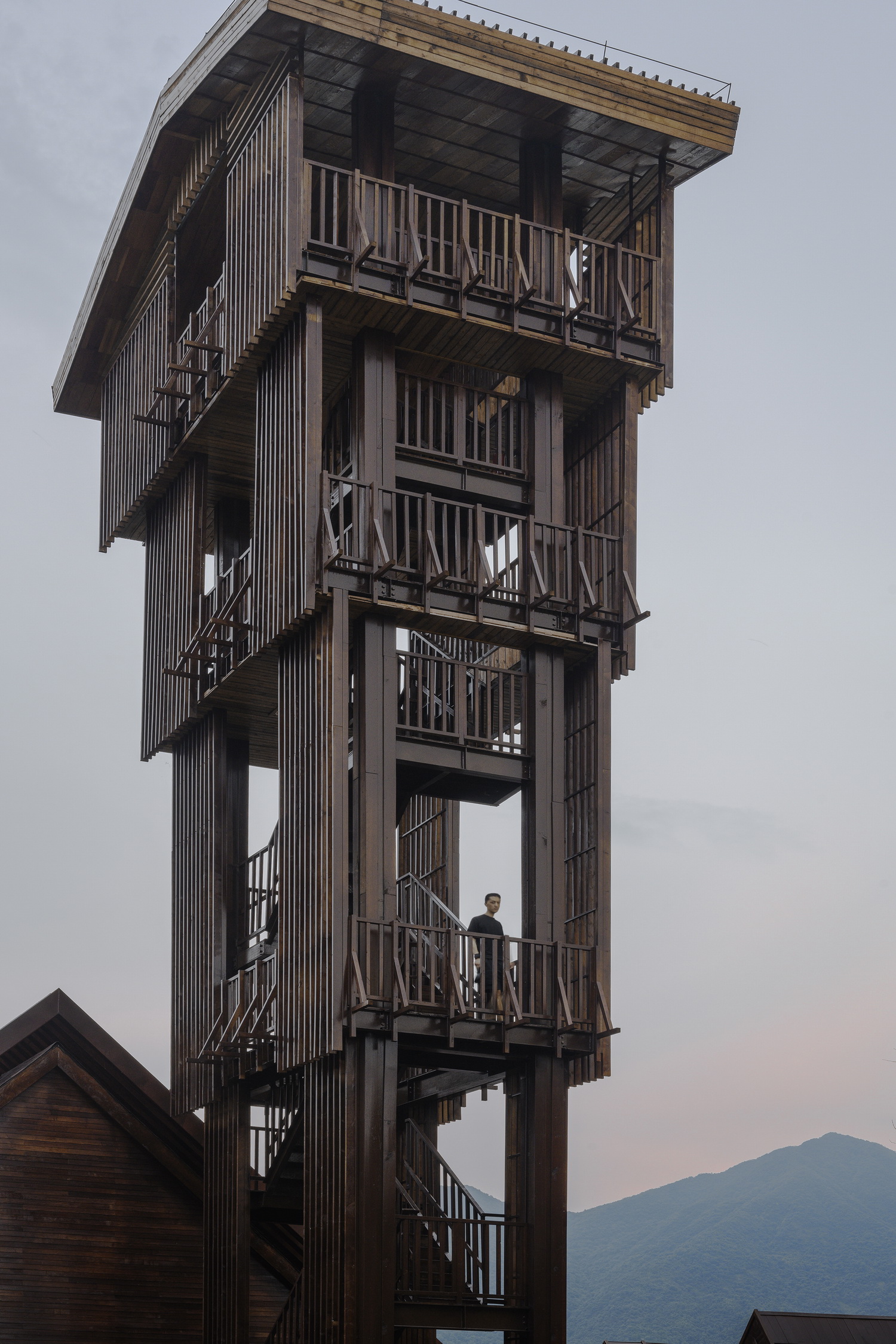 调整大小 伫立岛上的瞭望塔，Watchtower on the island. by 徐英达，黄迪.jpg