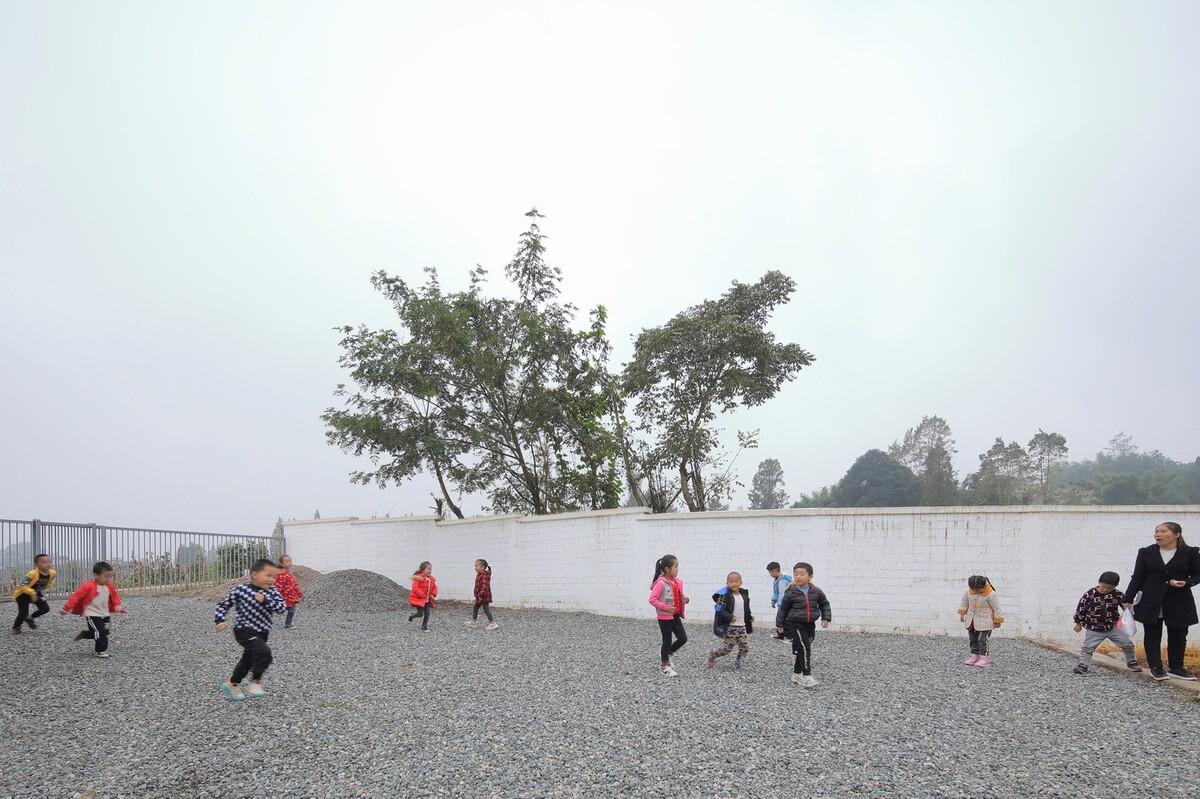 大坪乡幼儿园 / 东意建筑