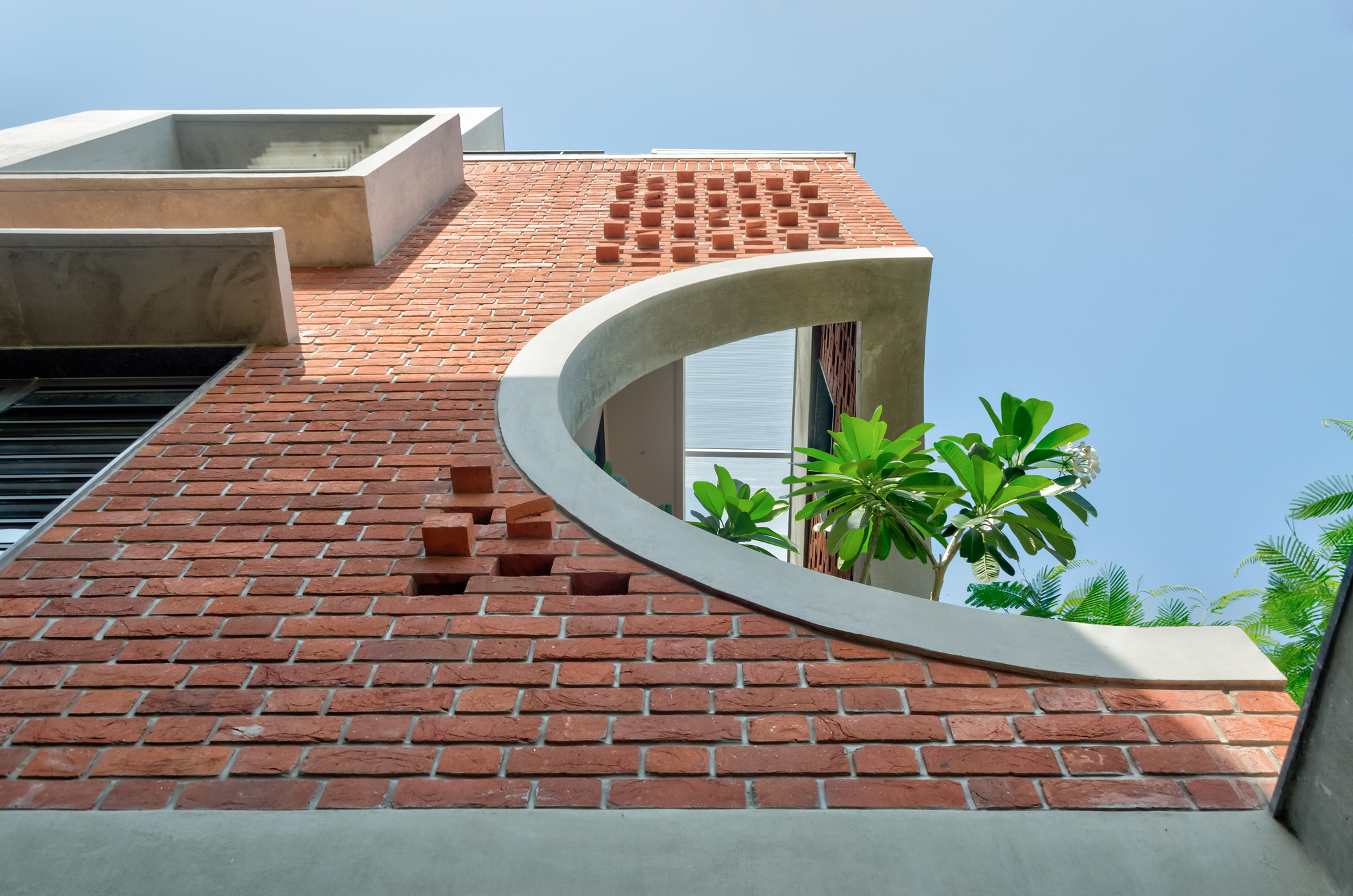 12_14-play-of-brick-module-in-facade.jpg