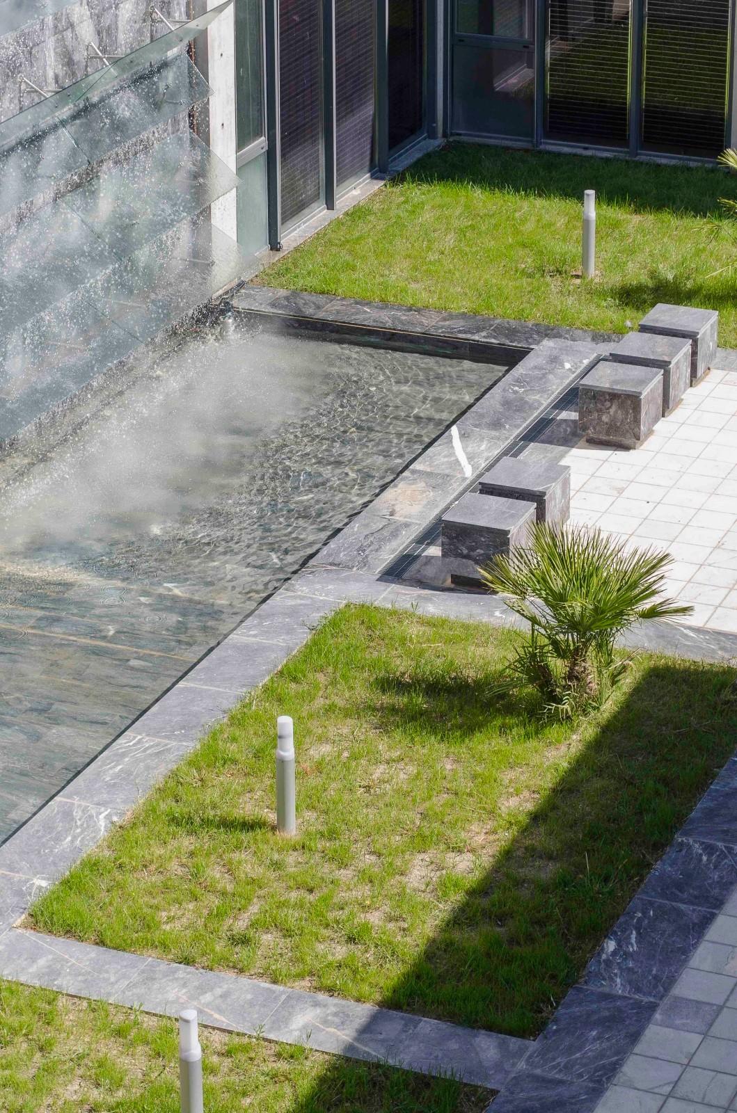 希腊拉米亚市政供水办大楼 / VTria 建筑事务所