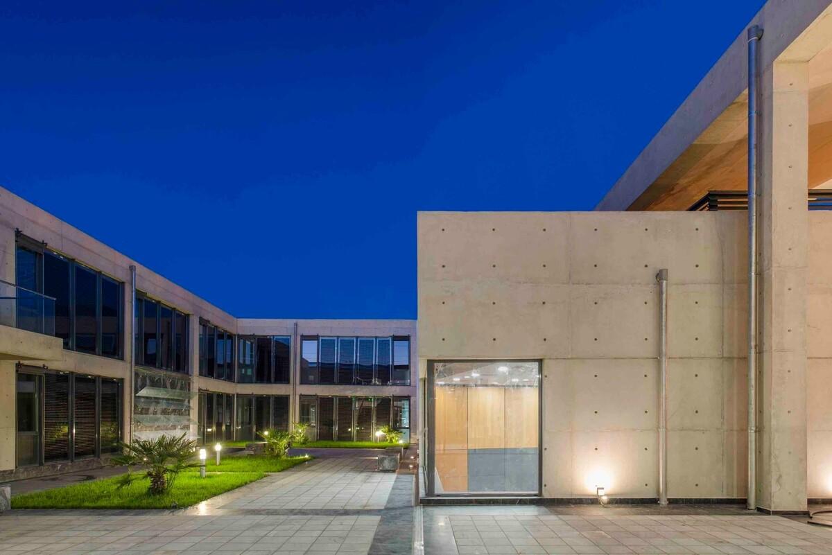 希腊拉米亚市政供水办大楼 / VTria 建筑事务所