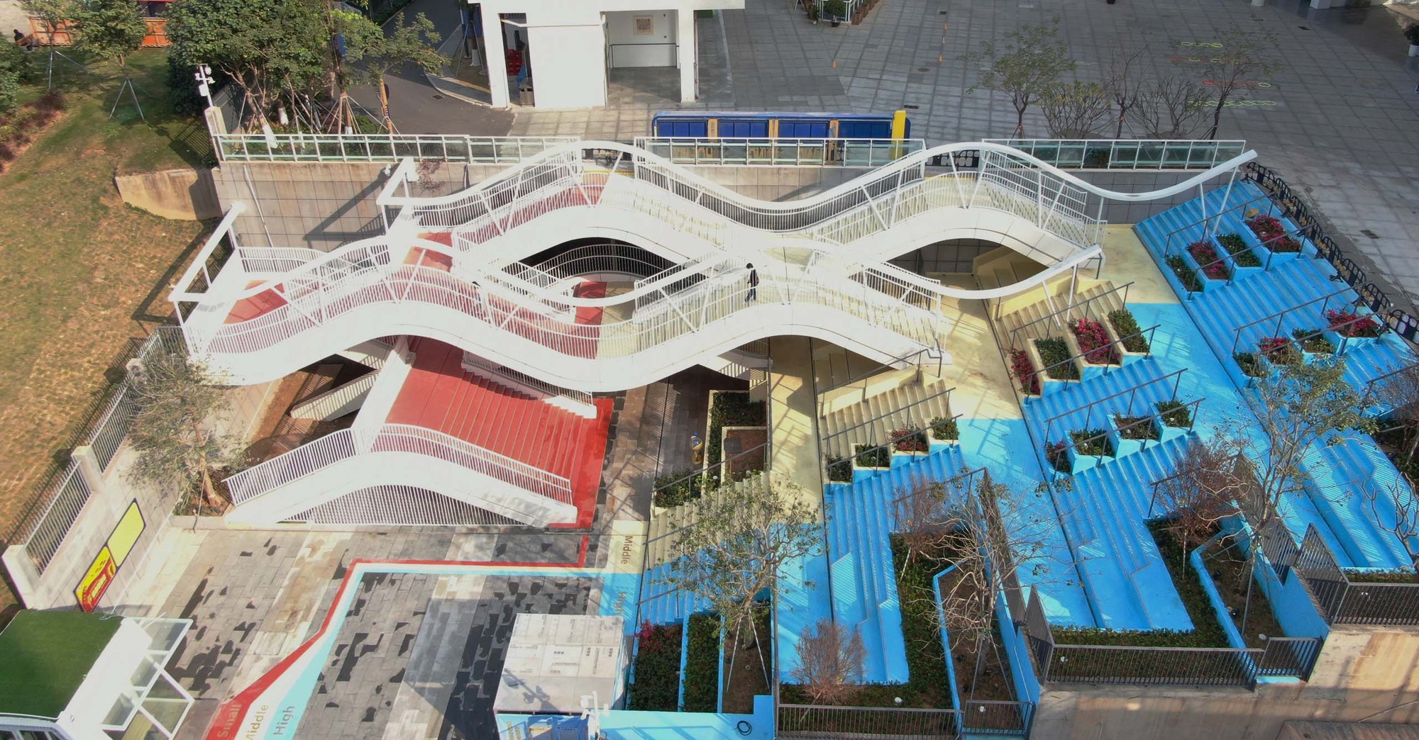 2_05-西门廊桥鸟瞰_Aerial_view_©深圳市同济人建筑设计有限公司.jpg
