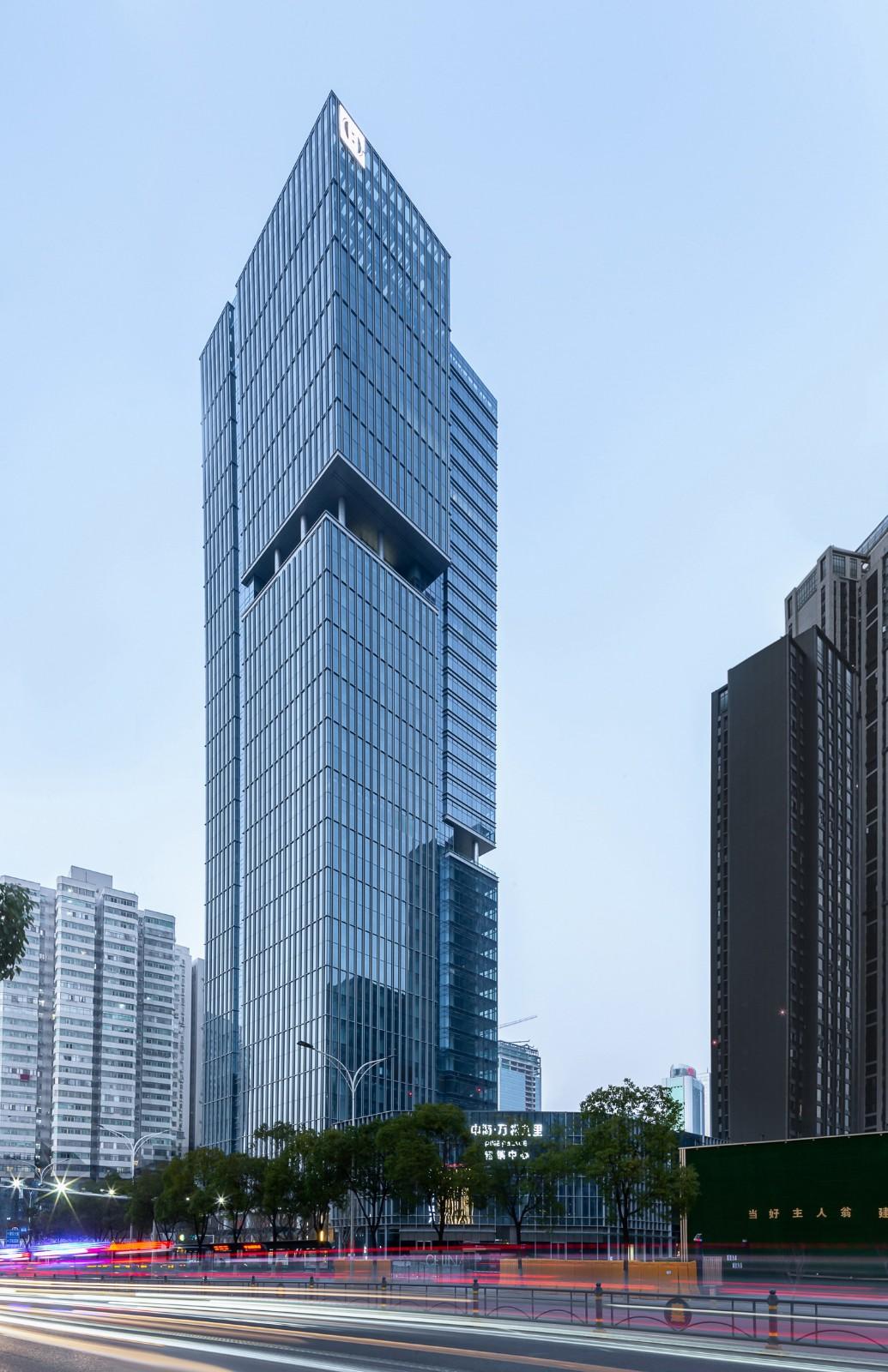 城市天际线的重塑与街道生活的缝合：武汉中海中心 / 柏涛设计