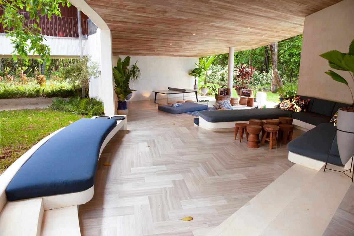 Las Olas 度假屋 / Young Projects