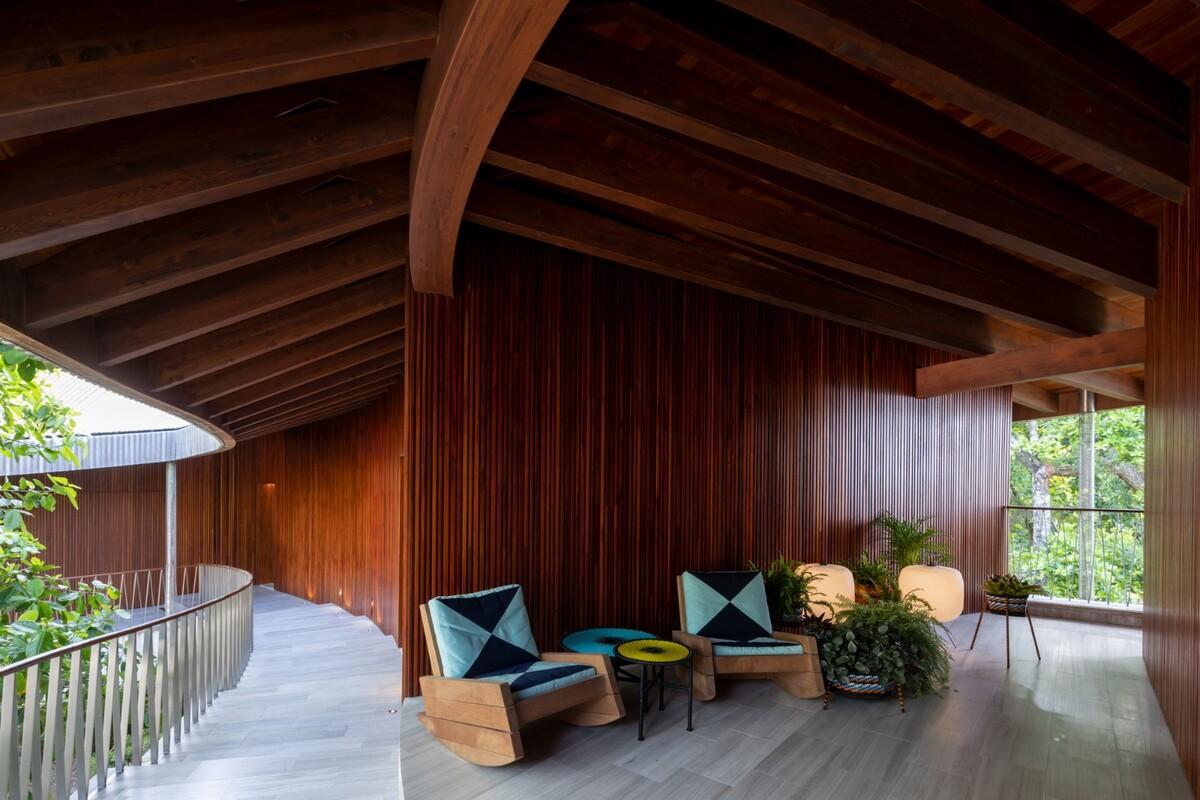 Las Olas 度假屋 / Young Projects