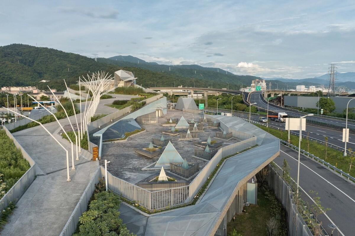 苏澳高速公路休息区及服务区 / 翁祖模建筑师事务所
