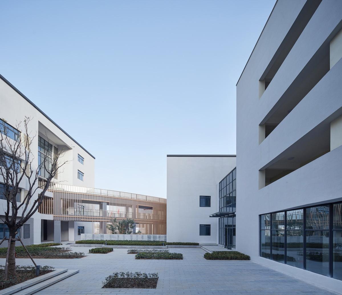 1652865816512060.jpg 调整大小 初中部庭院-Junior high school courtyard-夏强.jpg