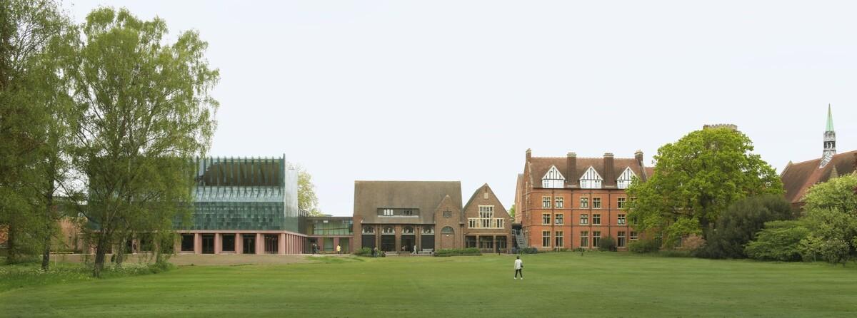 复古绿釉，剑桥大学食堂 / Feilden Fowles