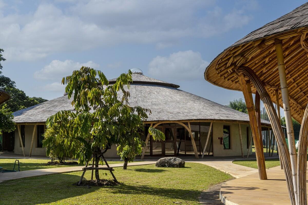 竹结构建筑，Panyaden 中学图书馆 / Chiangmai Life Architects