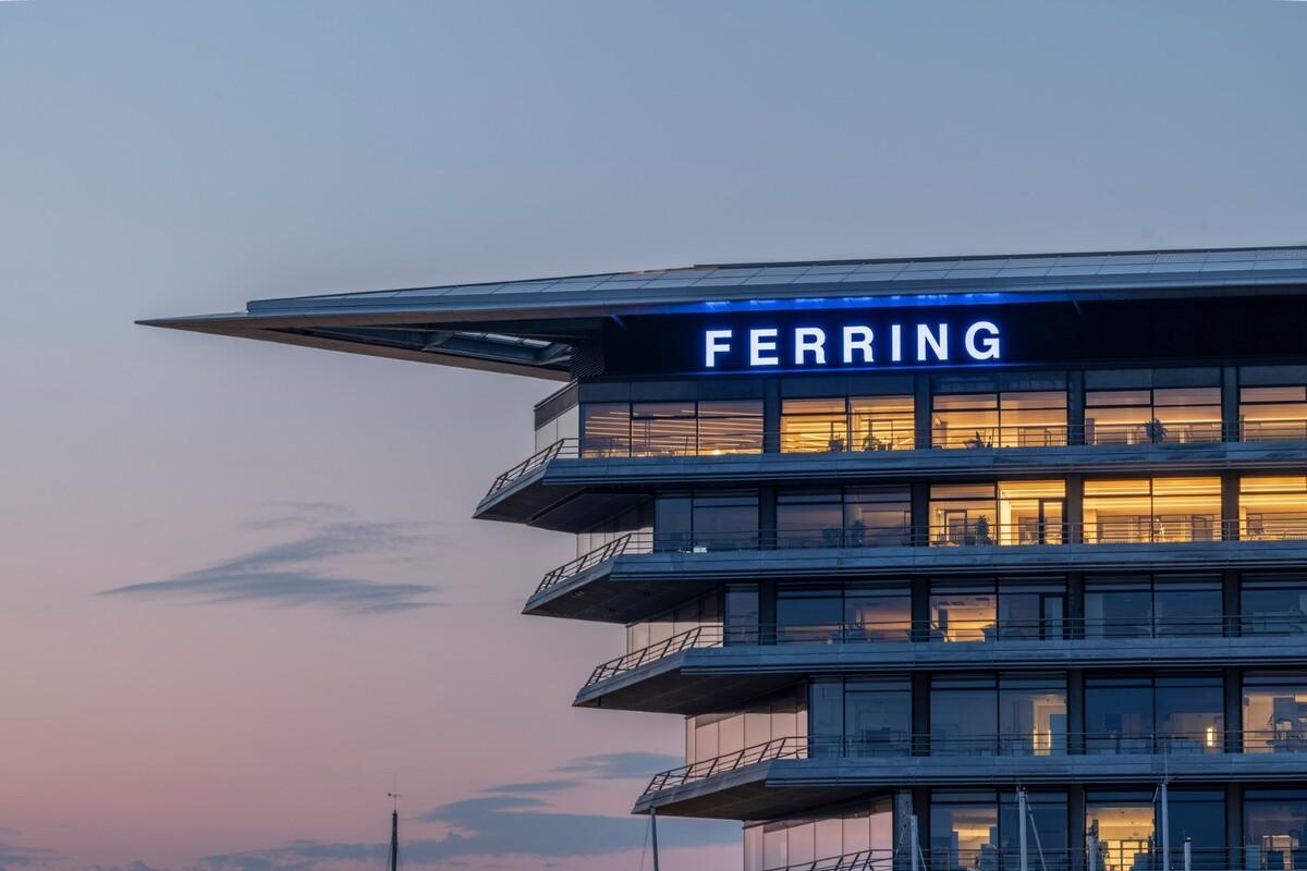 辉凌制药总部 / Foster + Partners