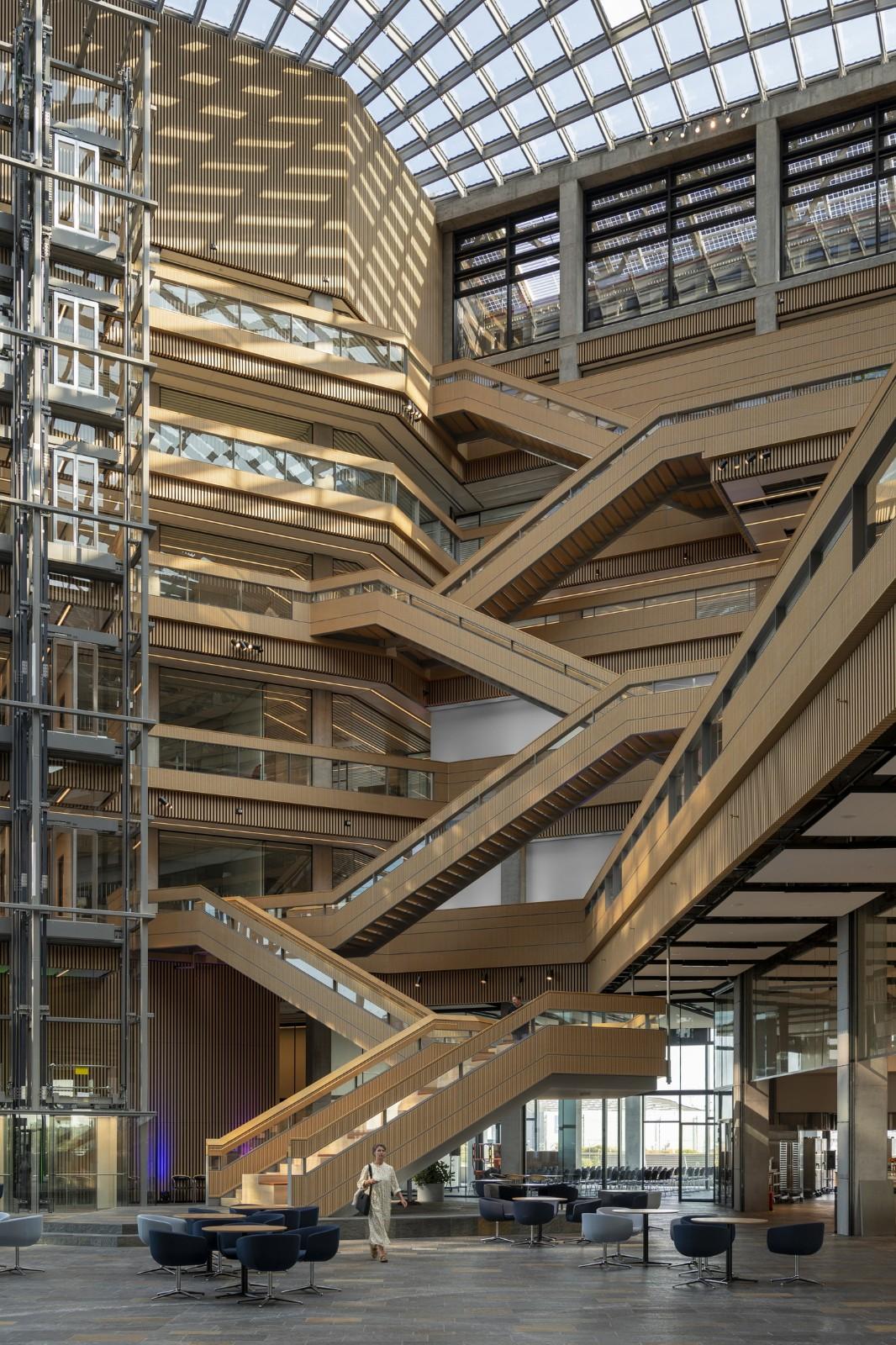 辉凌制药总部 / Foster + Partners
