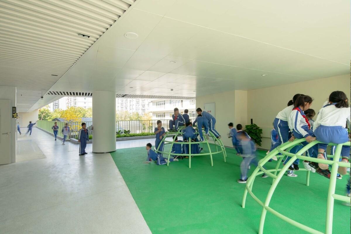 深圳福田新沙小学 / 一十一建筑