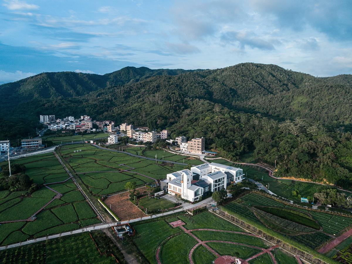 1669300028343690.jpg 调整大小 02-续村落尺度和肌理的房子堆-潮声Anson.jpg