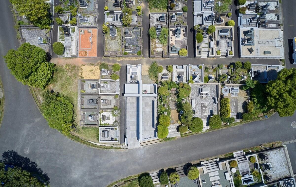 镰仓雪下教堂墓地 / 保坂猛建筑都市设计事务所